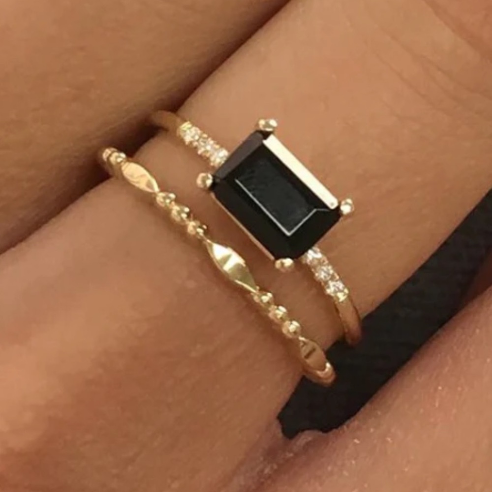Jennie Kwon Equilibrium East West Onyx ring